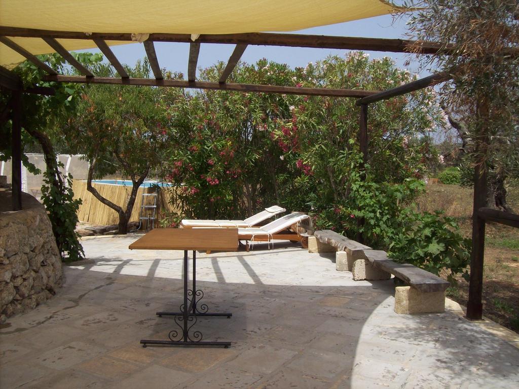 Trullo Contrada Stracca Guest House Alliste Exterior foto